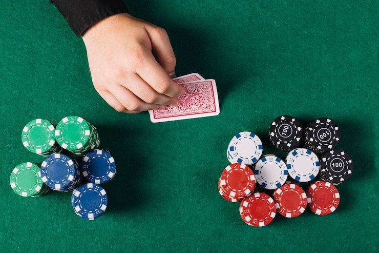 Bagan tingkat loyalitas bendy menampilkan manfaat progresif dari Member hingga Diamond